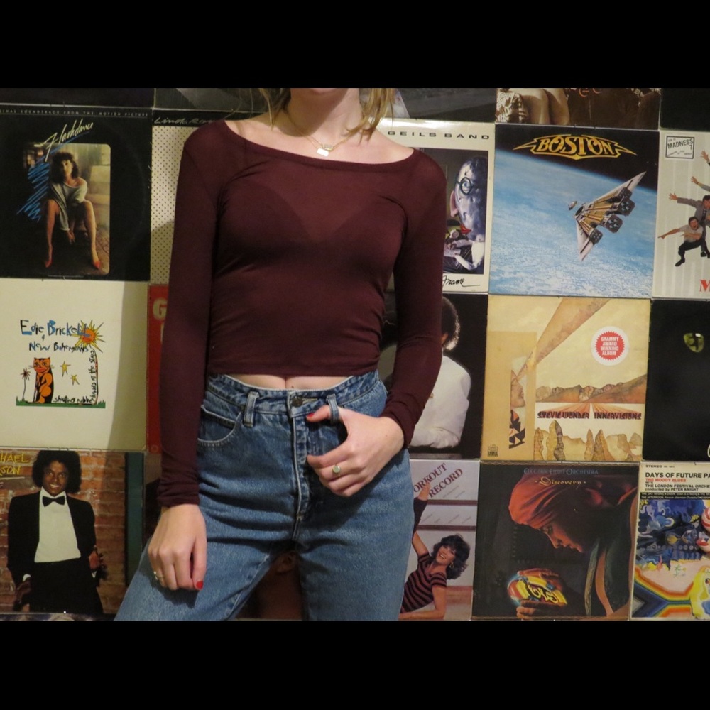 BRANDY MELVILLE LONG SLEEVE CROP TOP